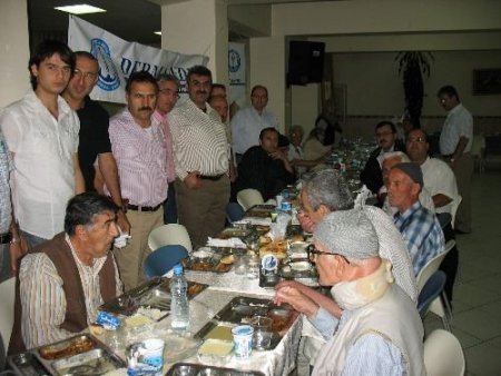 Dermander Huzurevinde İftar Verdi