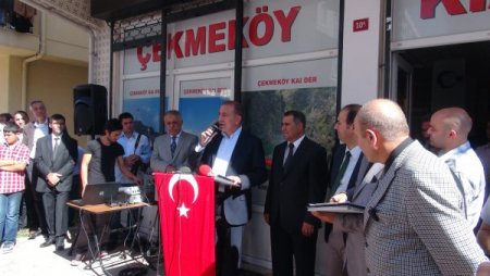 Dernek açılışı, siyasi parti temsilcilerini bir araya getirdi