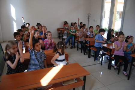 Ders zili bu sefer Suriyeli çocuklar için çaldı