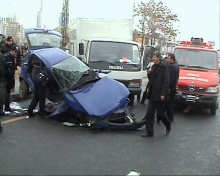 Dersane Öğretmeni Hurdaya Dönen Araçtan Yaralı Kurtuldu