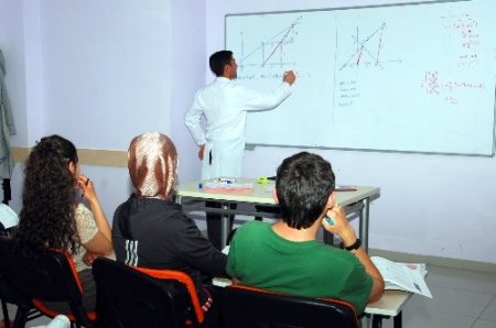 Dershaneye gidemeyen lise öğrencisine belediyeden kurs