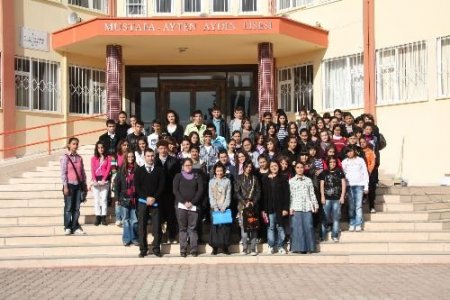 Dershaneye Gidemeyen Öğrencilere Üniversiteliler Ders Anlatacak