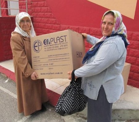 Destek amacıyla arı kovanı taban altlığı hediye edildi