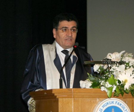 DEÜ Hukuk Fakültesi 30. dönem mezunlarını verdi