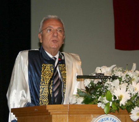 DEÜ Hukuk Fakültesi 30. dönem mezunlarını verdi