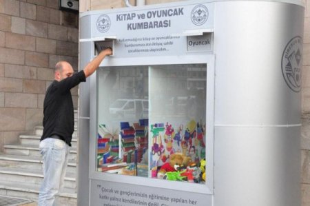 Dev kumbara ile çocuklar için kitap ve oyuncak toplanıyor