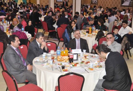 Deva Derneği'nden sağlık çalışanlarına yemekli bayram kutlaması