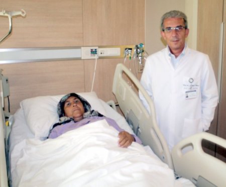 Devasa büyüklükteki tek böbrek ikiye parçalandı, 2 ayrı kişiye nakledildi