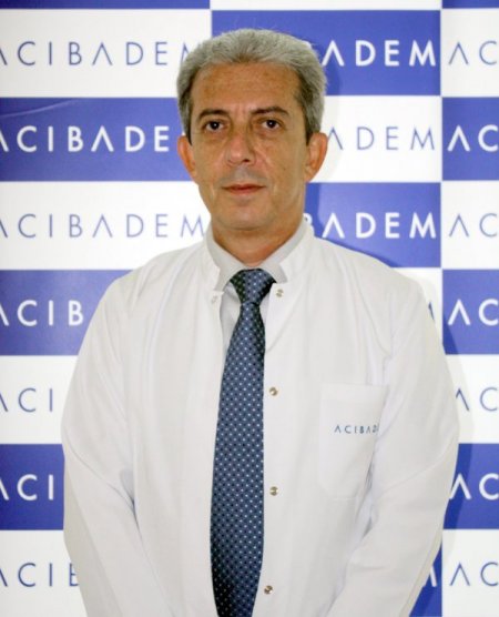 Devasa büyüklükteki tek böbrek ikiye parçalandı, 2 ayrı kişiye nakledildi