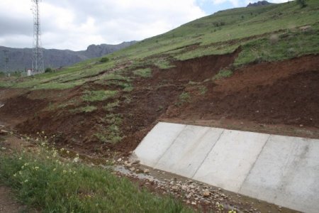 Develi’de Aşırı Yağışlar Toprak Kaymasına Yol Açtı