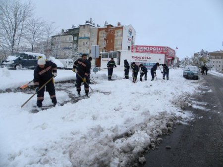 Develi'de kar kalınlığı 30 santimetreye ulaştı
