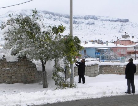 Develi'de kar kalınlığı 30 santimetreye ulaştı