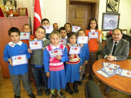 Develi'de öğrenciler Türkçeye sahip çıktı