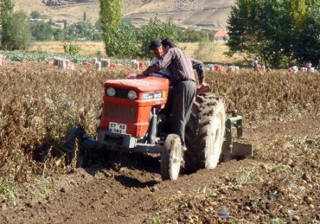 Devlet, Makine Alan Çiftçiye Yüzde 50 Hibe Desteği Verecek