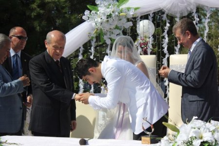 Devlet Bahçeli, Bartın'da nikah şehitliği yaptı