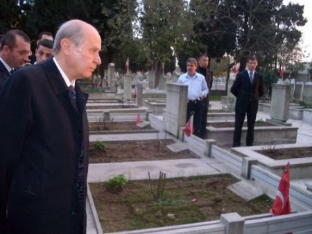 Devlet Bahçeli Edirnekapı Şehitliği'ni Ziyaret Etti