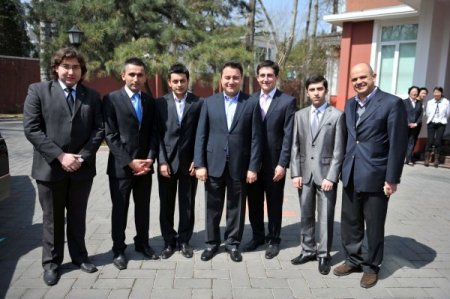 Devlet Bakanı Babacan, Pekin'de Türklerle Bir Araya Geldi