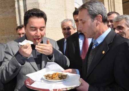 Devlet Bakanı Babacan Selimiye’yi Gezdi