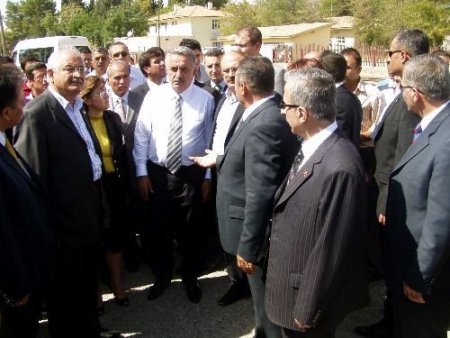 Devlet Bakanı Hayati Yazıcı: 18 Sınır Kapısının Tamamını 2010 Sonu İtibariyle Yenilemiş Olacağız