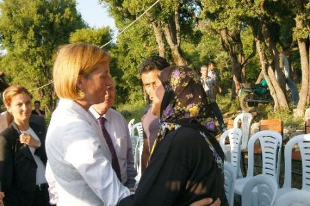 Devlet Bakanı Kavaf, Şehit Ailesini Ziyaret Etti