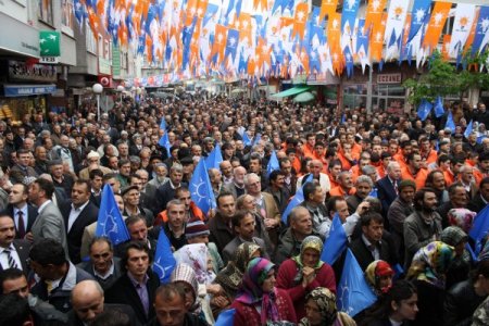 Devlet Bakanı Özak: Ankara'da Trabzon'da Aldığımız Terbiye İle Yürüyoruz