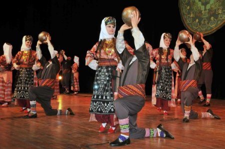 Devlet Halk Dansları Topluluğu Mamak'ta sahne aldı