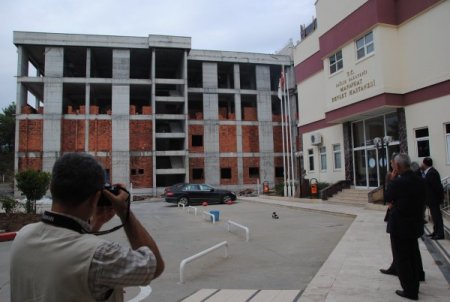 Devlet hastanesinin 100 yataklı ek binası 1 Nisan'a kadar tamamlanacak