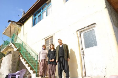 Devlet yardımlarından faydalanamayan aile, bağlanan maaşın kesilmesini istiyor