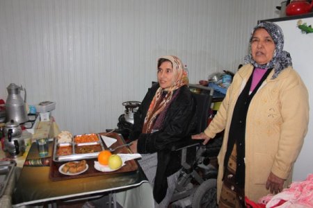 Devletin şefkatli eli felçli kadını ev sahibi yaptı