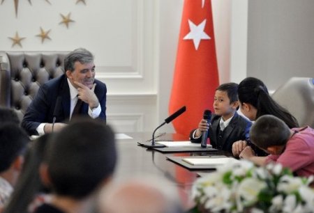 Devletin zirvesi, çocukları ağırladı