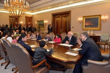 Devletin zirvesi, çocukları ağırladı