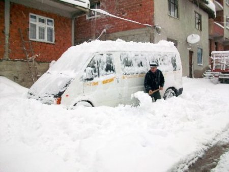 Devrek'te Ulaşıma Kapanan Köy Yolları İki Günlük Çalışma Sonucunda Açıldı
