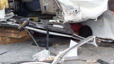 Devrilen Kamyonetin Altında Can Verdi