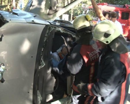 Devrilen otomobilde ecel terleri döktü