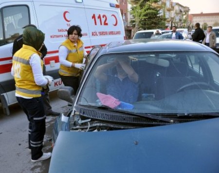 Devriye gezen polis otomobili kaza yaptı: 3'ü polis 4 yaralı