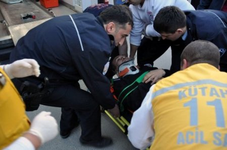 Devriye gezen polis otomobili kaza yaptı: 3'ü polis 4 yaralı