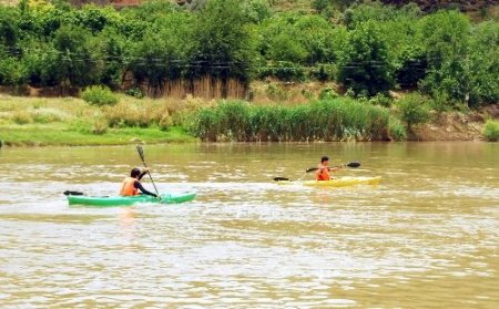 Dicle Nehri'nde kelek yerine kanolar yarıştı
