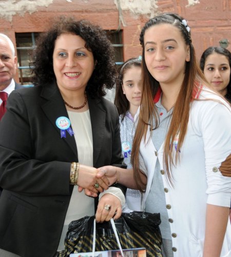 Didem ve Aleyna, Manisa'nın iki yıldır en çok kitap okuyan öğrencisi