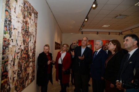 'Dikkat Kadın' sergisi Adana’da açıldı