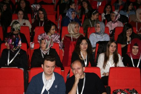 Dil eğitim uzmanları: İngilizceyi okuyarak öğrenin