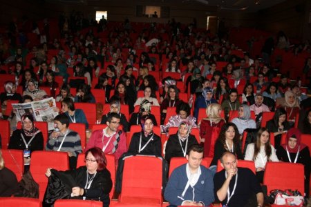 Dil eğitim uzmanları: İngilizceyi okuyarak öğrenin