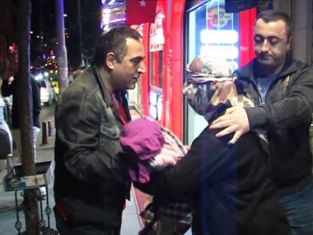 Dilencilikte Son Nokta: Kundaktan Bebek Yerine Bez Çıktı