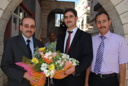 Din Görevlileri, Birbirlerini Çiçek Vererek Kutladı
