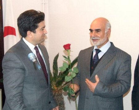 Din görevlilerinden hastane çalışanlarına gül takdimi