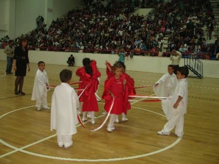Dinar'da Okul Öncesi Öğrencilerin Gösterisine İlgi Topladı