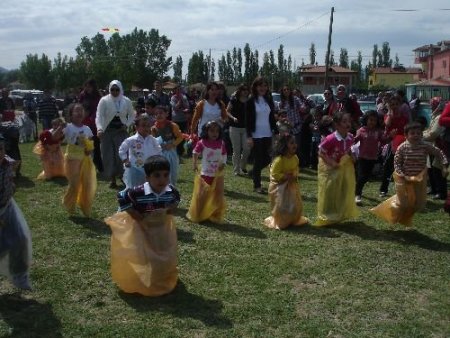 Dinar'da Okul Öncesi Öğrencilerine Uçurtma Şenliği Düzenlendi