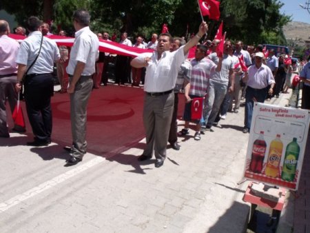 Dinar'da Teröre Lanet Yürüyüşü Düzenlendi