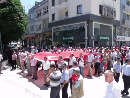 Dinar'da Teröre Lanet Yürüyüşü Düzenlendi