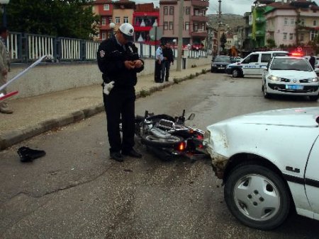 Dinar'da Trafik Kazası: 1 Yaralı