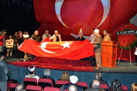 Dinçer Çekmez'i sanatçı dostları yalnız bırakmadı